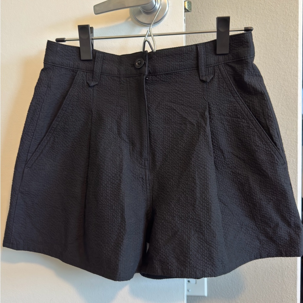 COS Black Seersucker Shorts – US 4 (Runs Small)